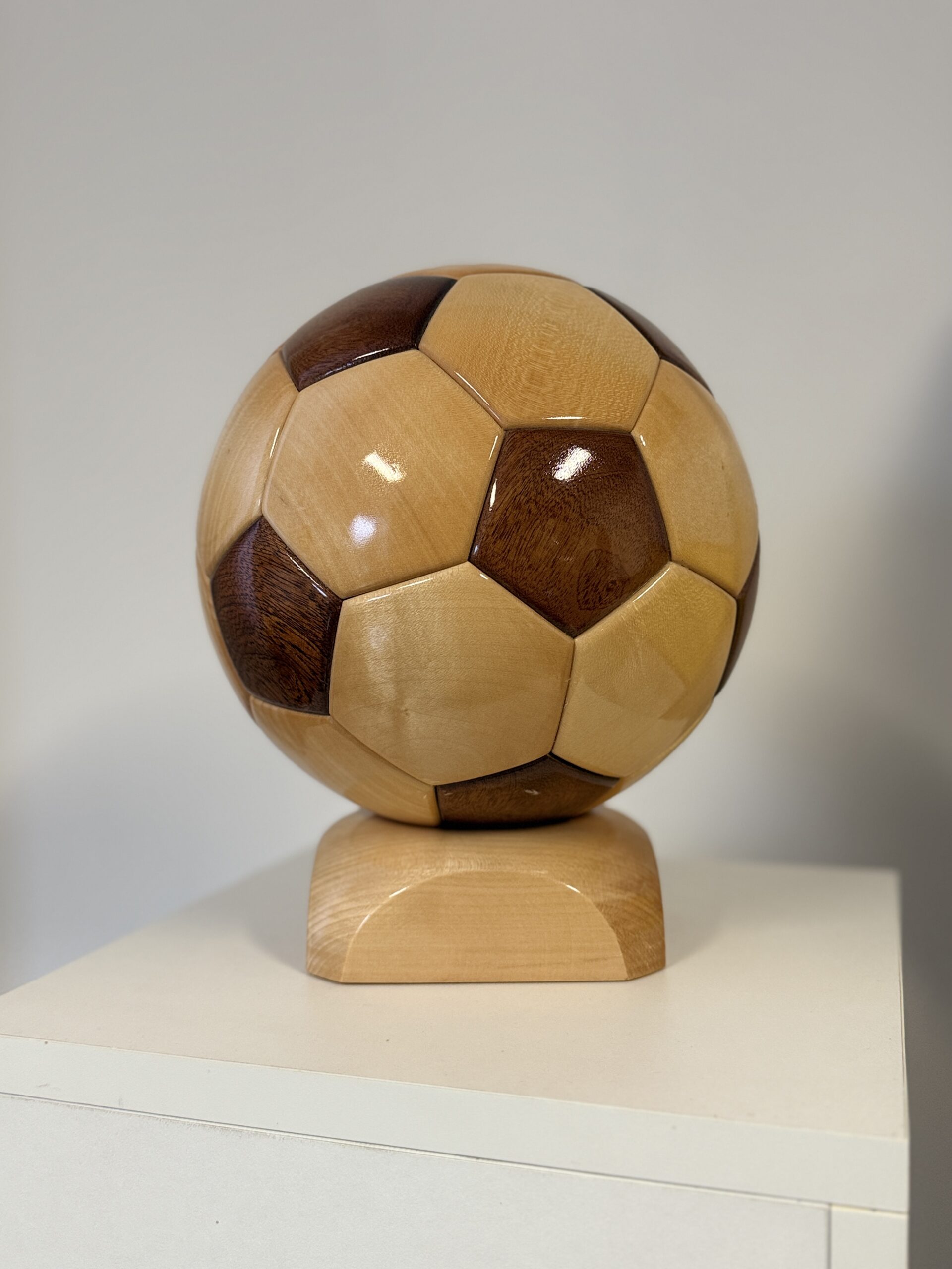 trophée ballon foot bois